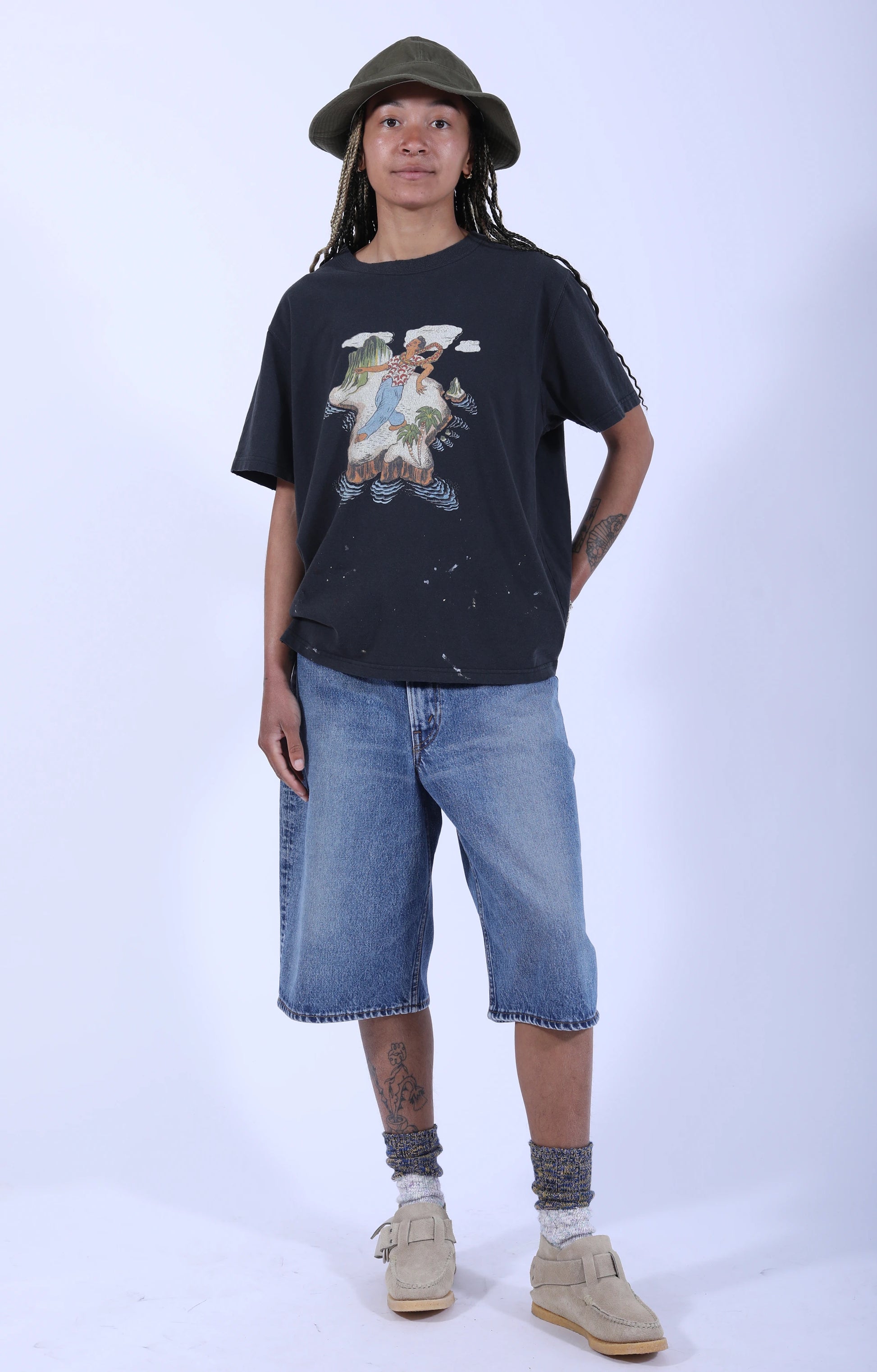 Vintage Fade Hawaiian Graphic T-shirt Black