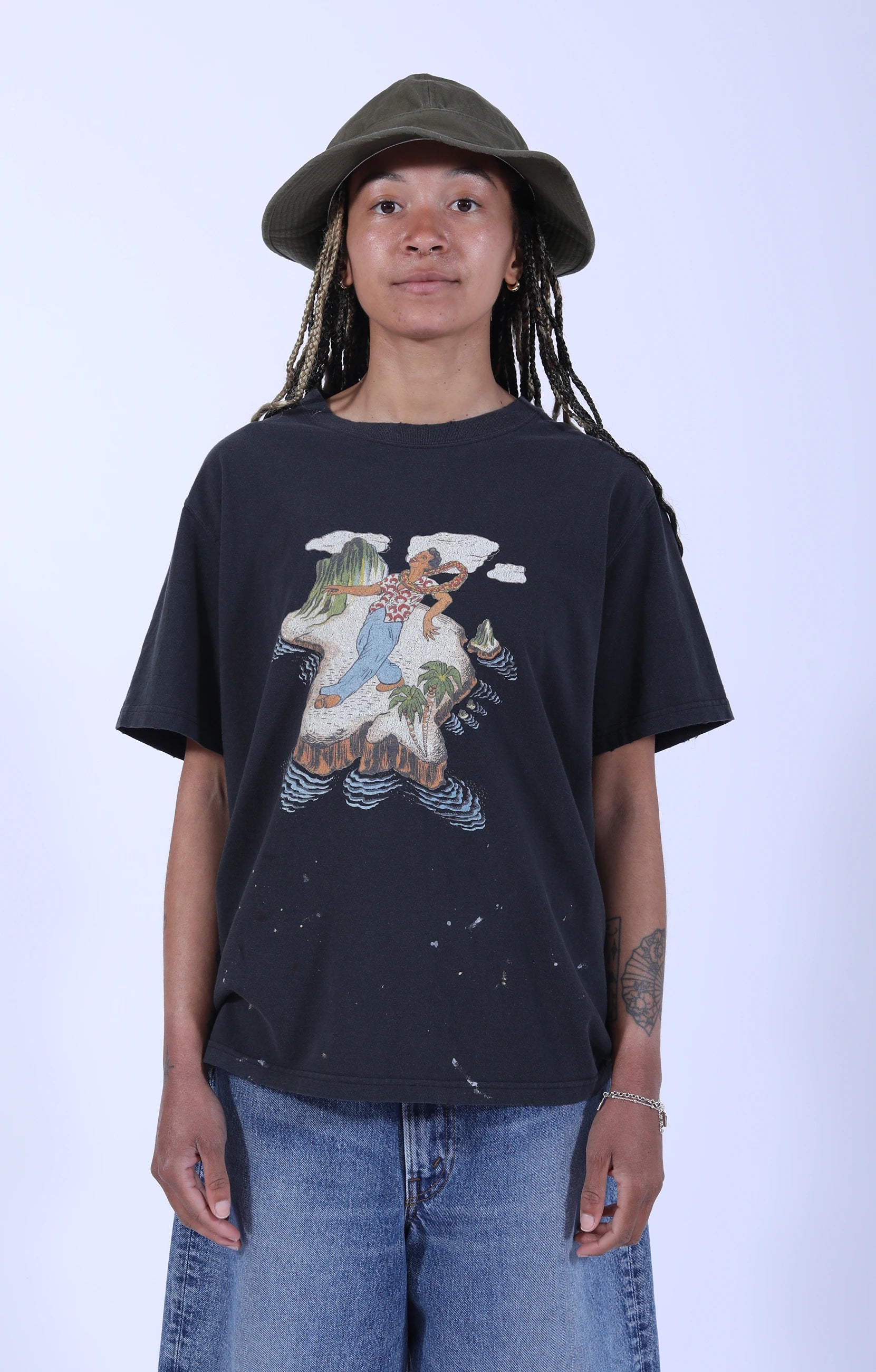 Vintage Fade Hawaiian Graphic T-shirt Black
