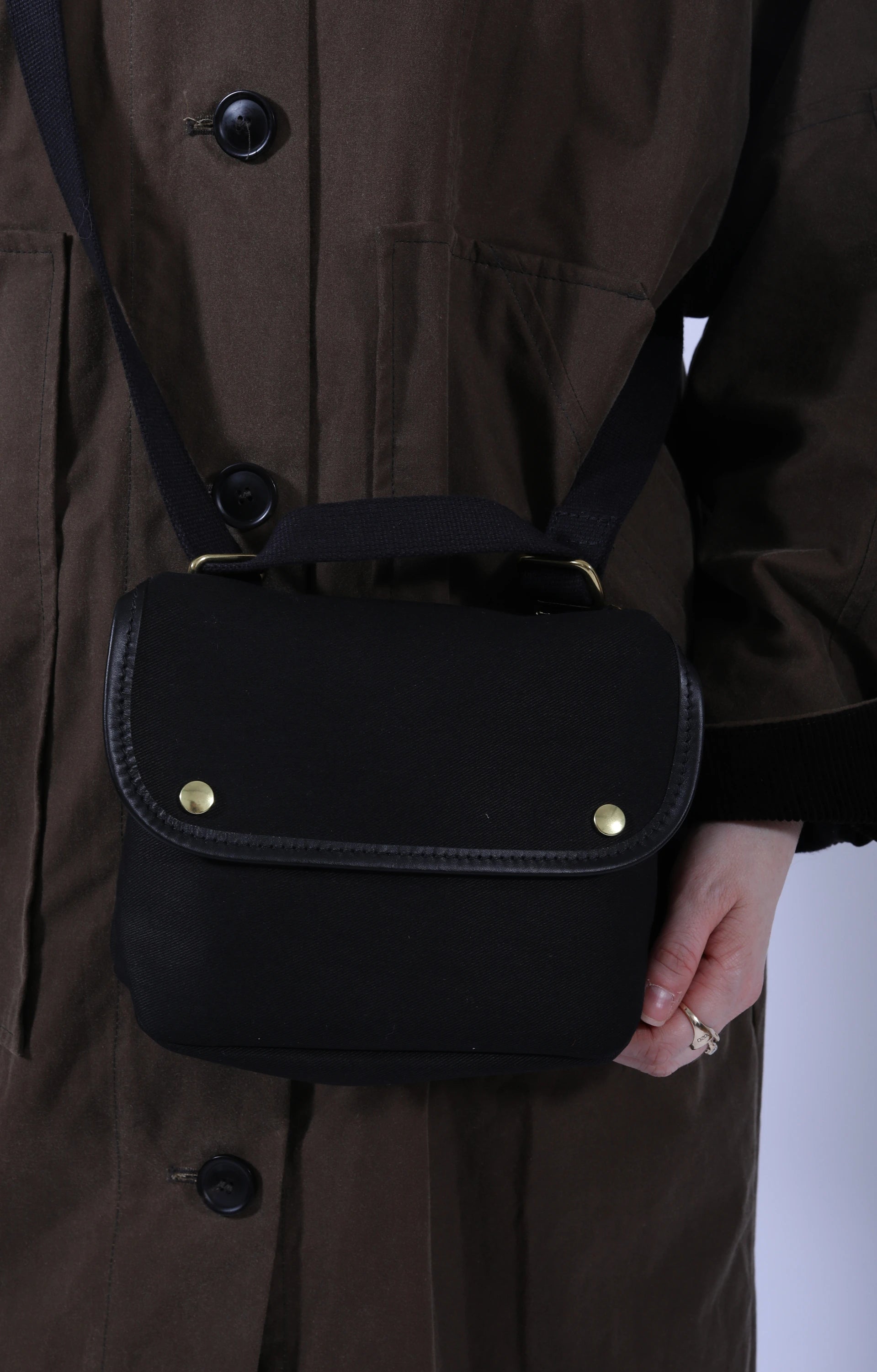 Avon Mini Black/Black