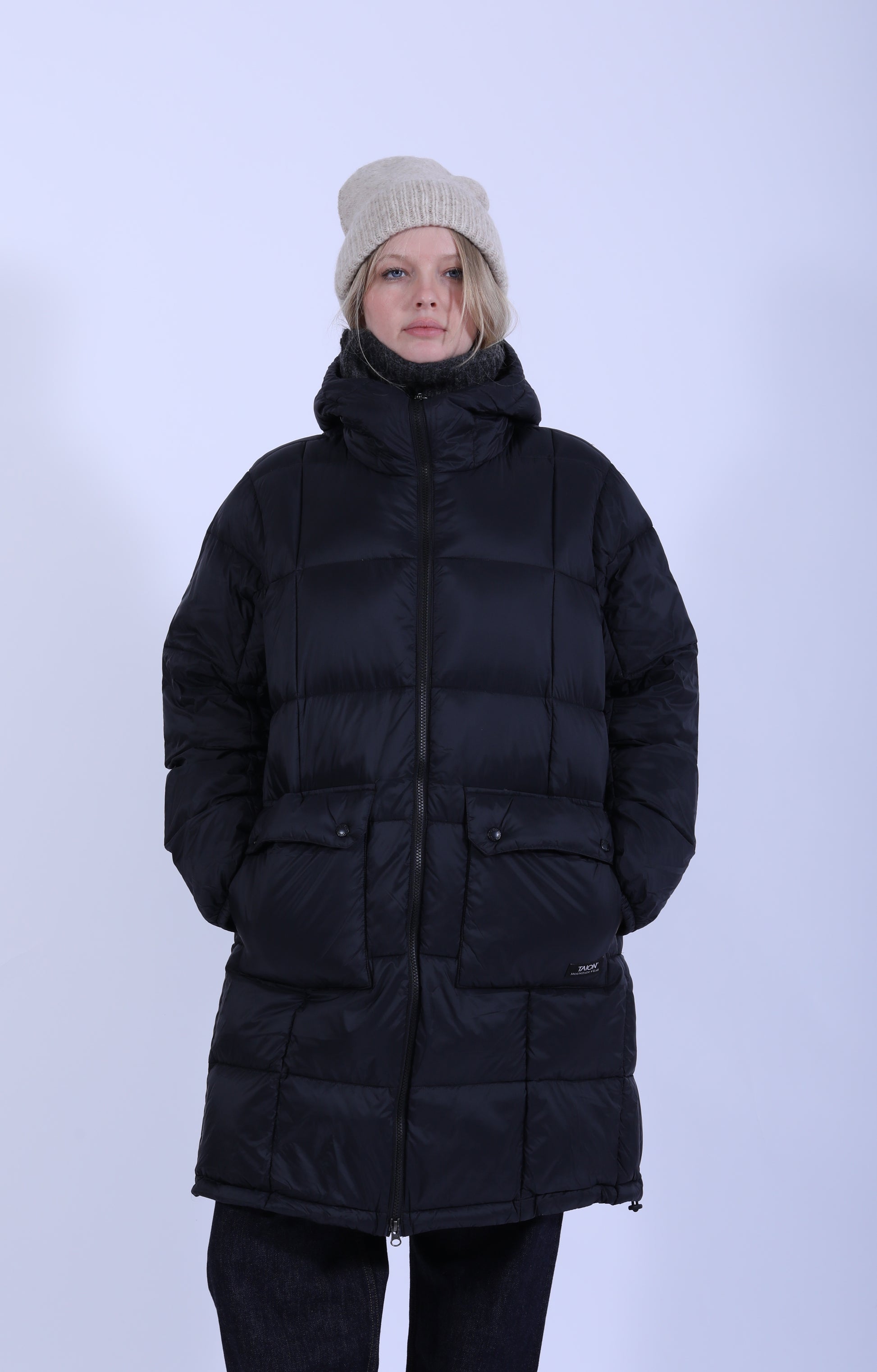 Volume Hood Down Coat Black