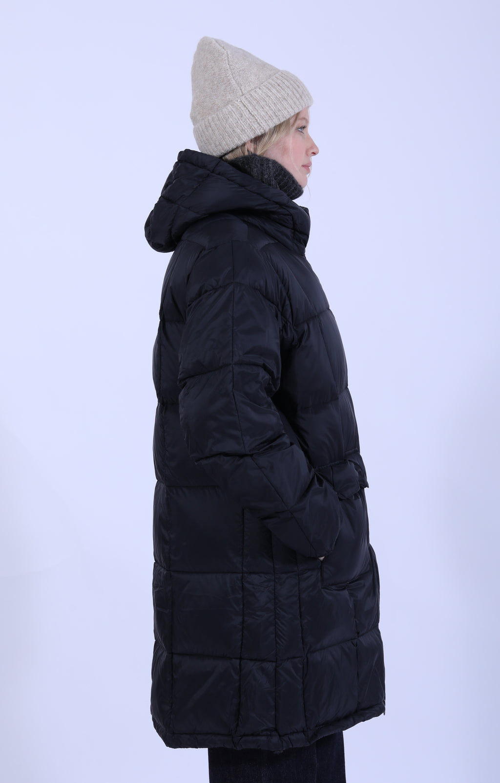 Volume Hood Down Coat Black