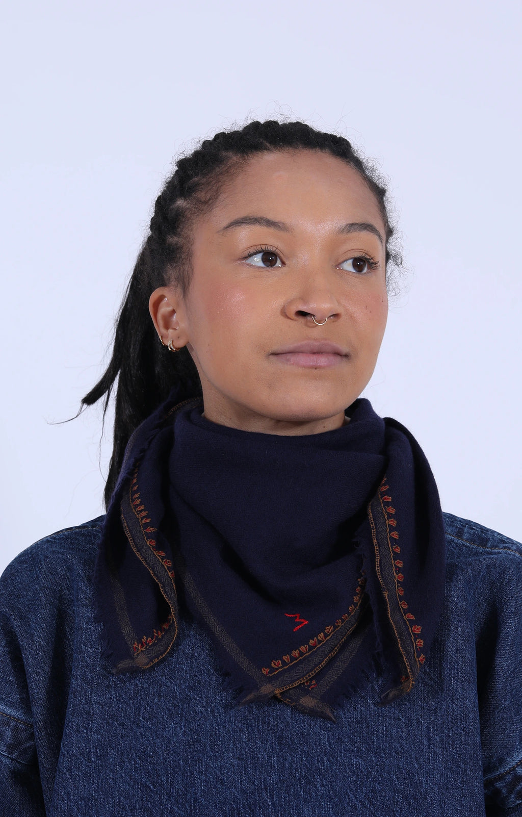 Scarf Idol No.850 Embroidery Comedia