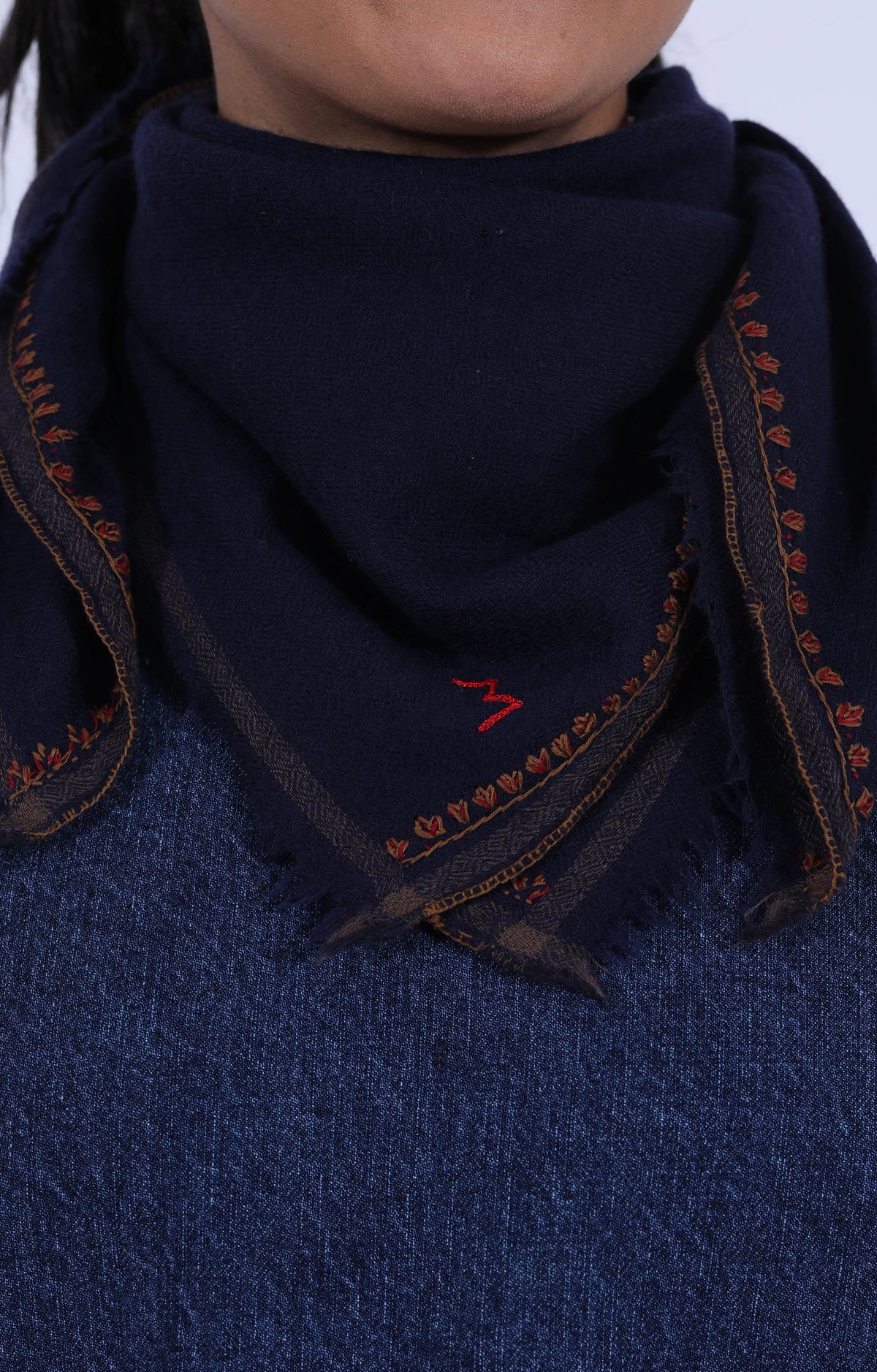 Scarf Idol No.850 Embroidery Comedia
