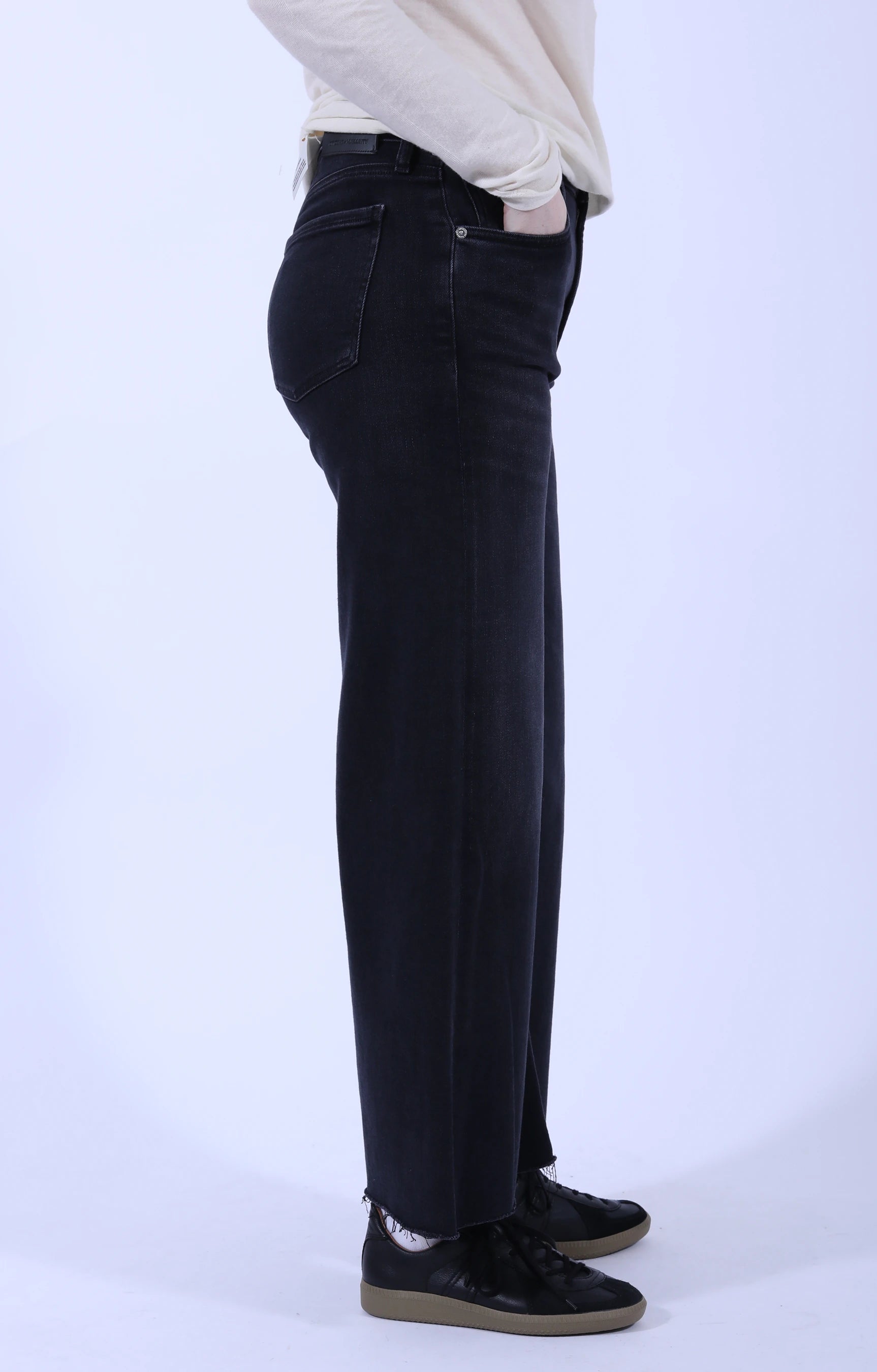 Lyra Wide Leg Crop Jean Medallion