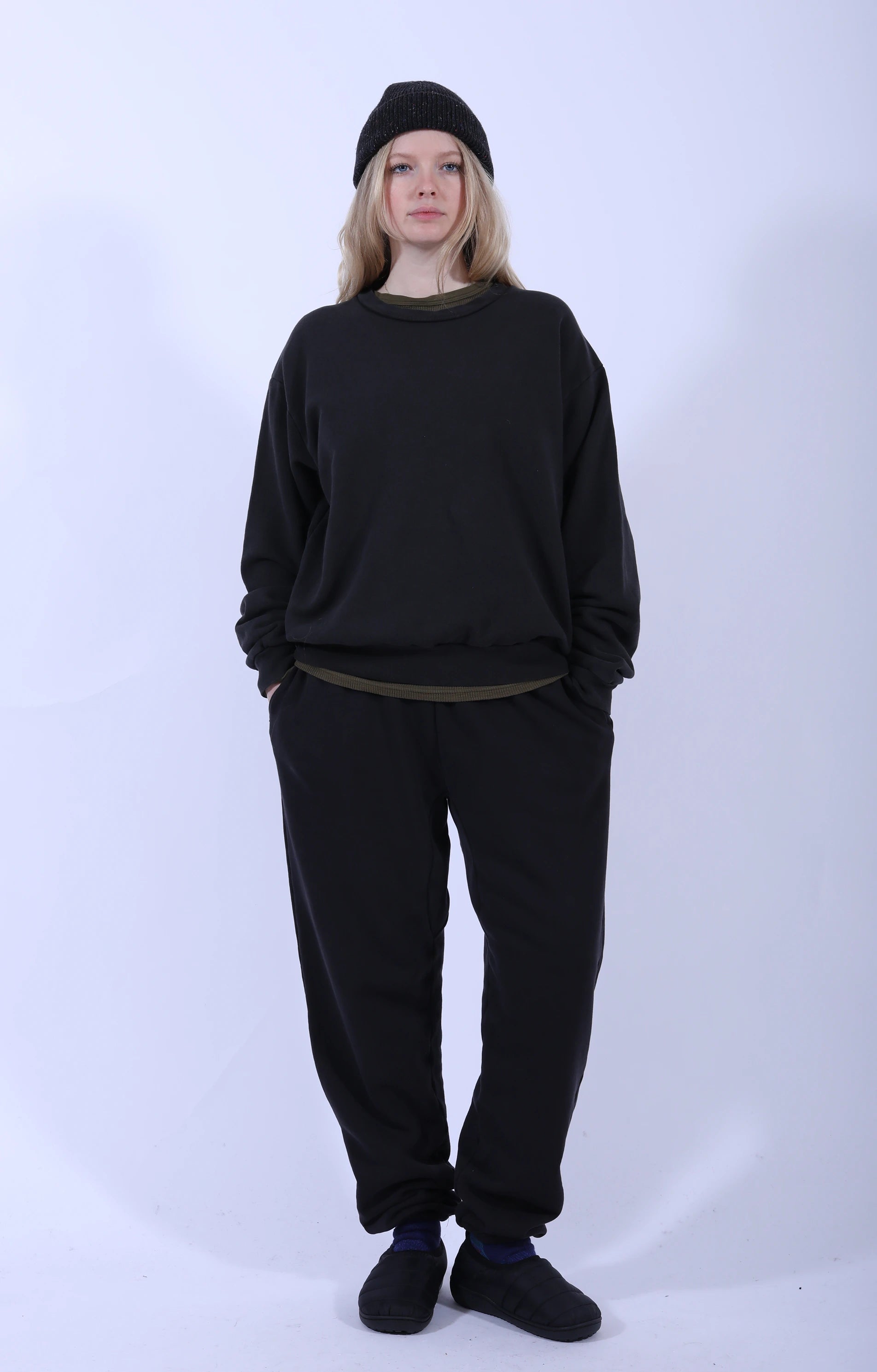 8oz New Crew Sweatshirt Black