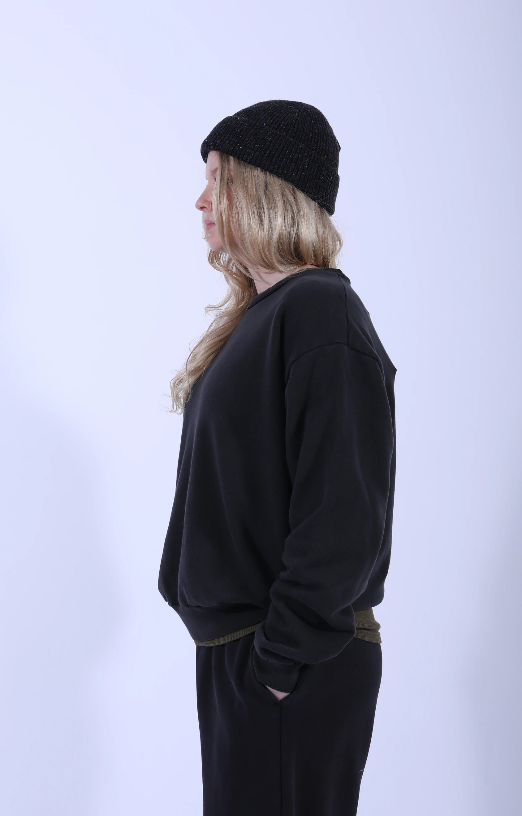 8oz New Crew Sweatshirt Black