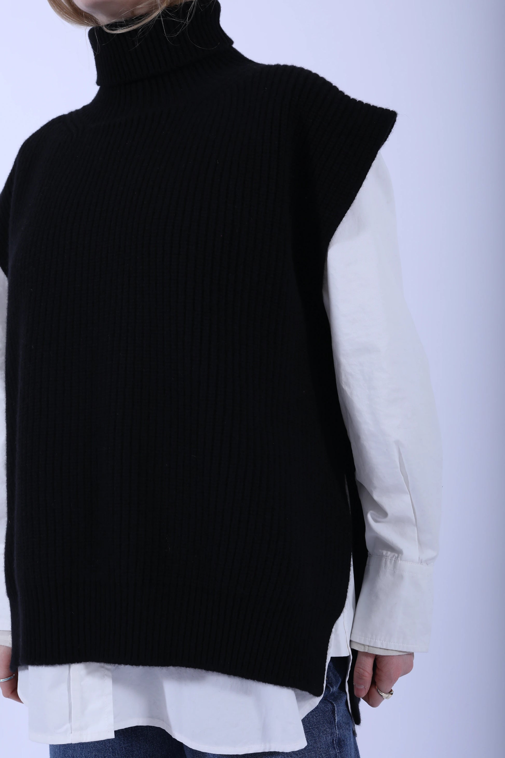 Meri Roll Neck Tabard Vest Nero