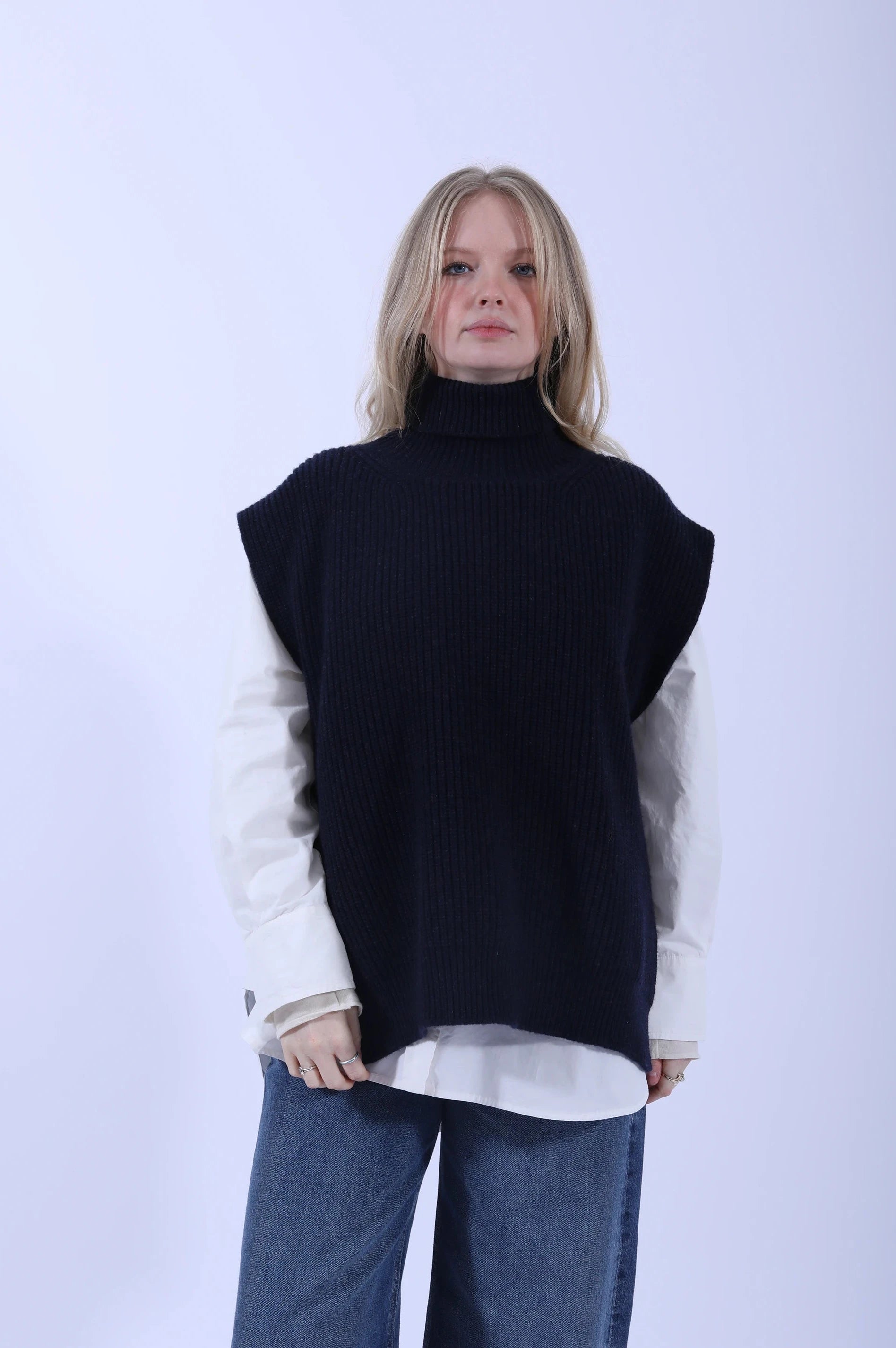 Meri Roll Neck Tabard Notte