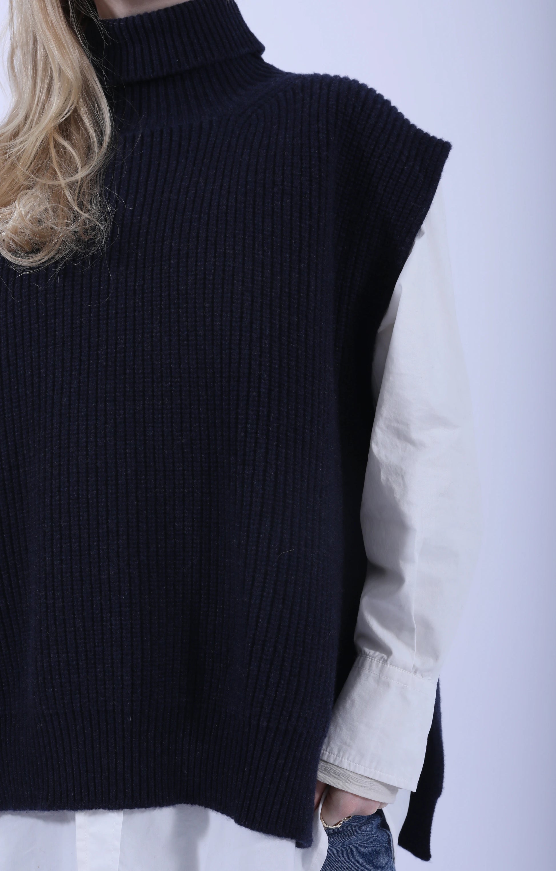 Meri Roll Neck Tabard Notte