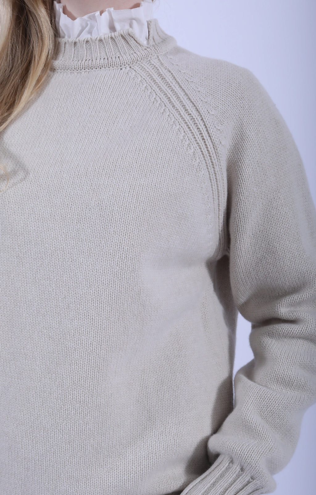 Meri Raglan Crew Crema