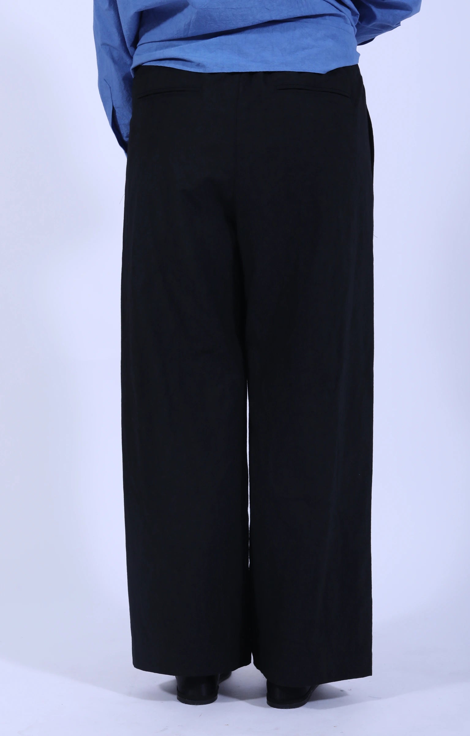 Two-Tuck Pants Black