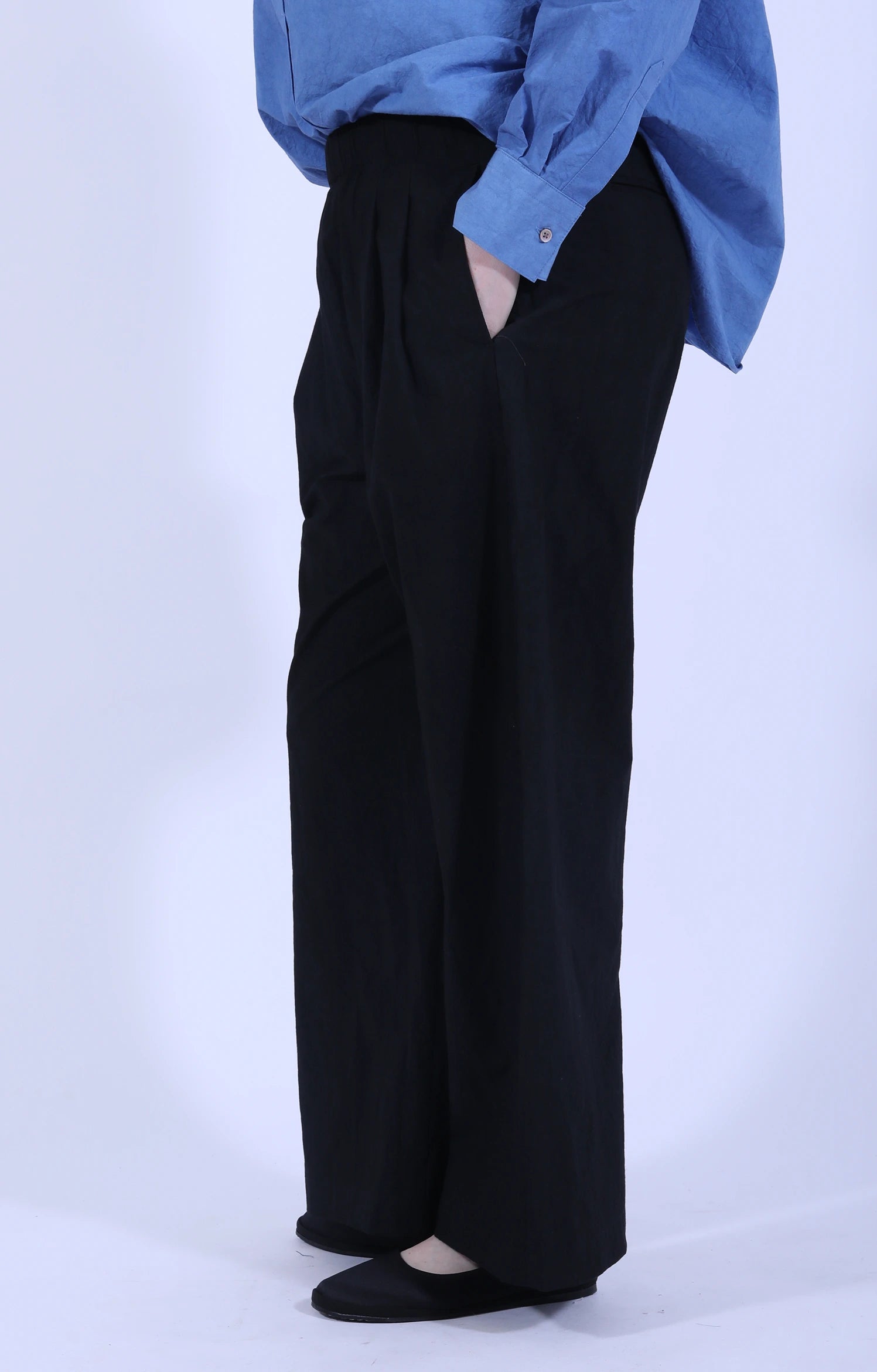 Two-Tuck Pants Black