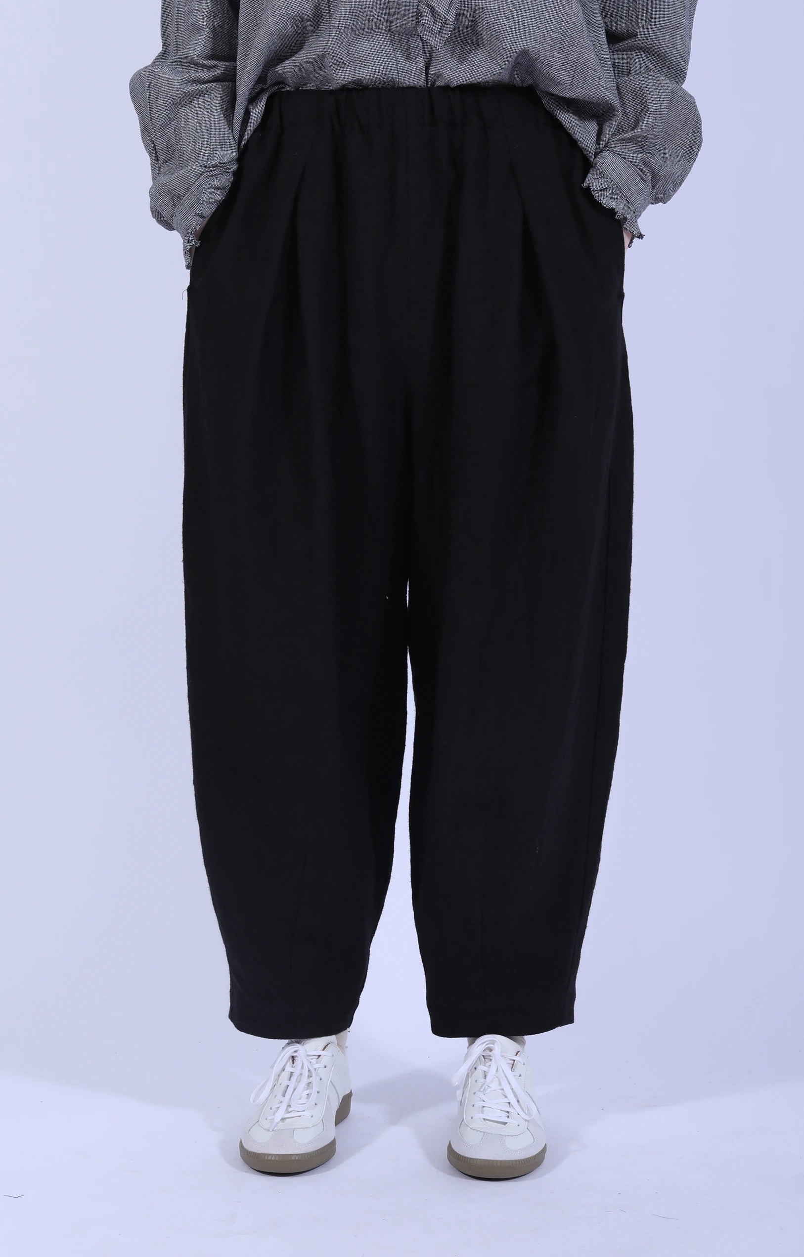 Tucked Tapered Pants Black