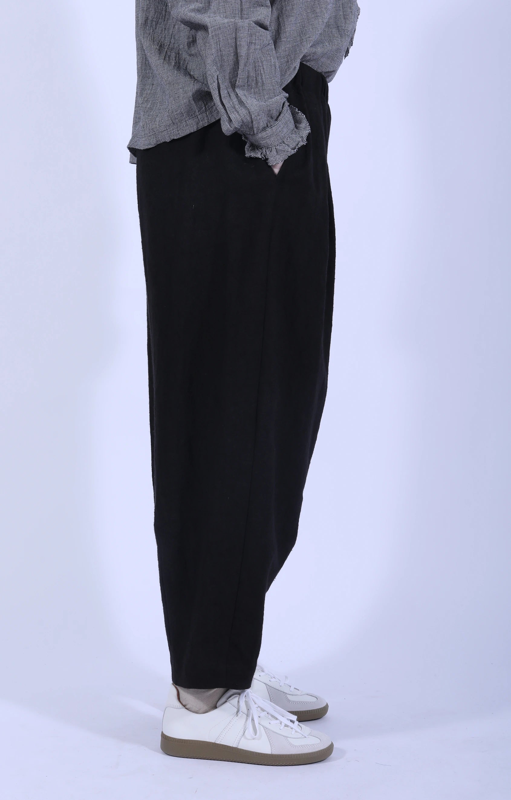 Tucked Tapered Pants Black