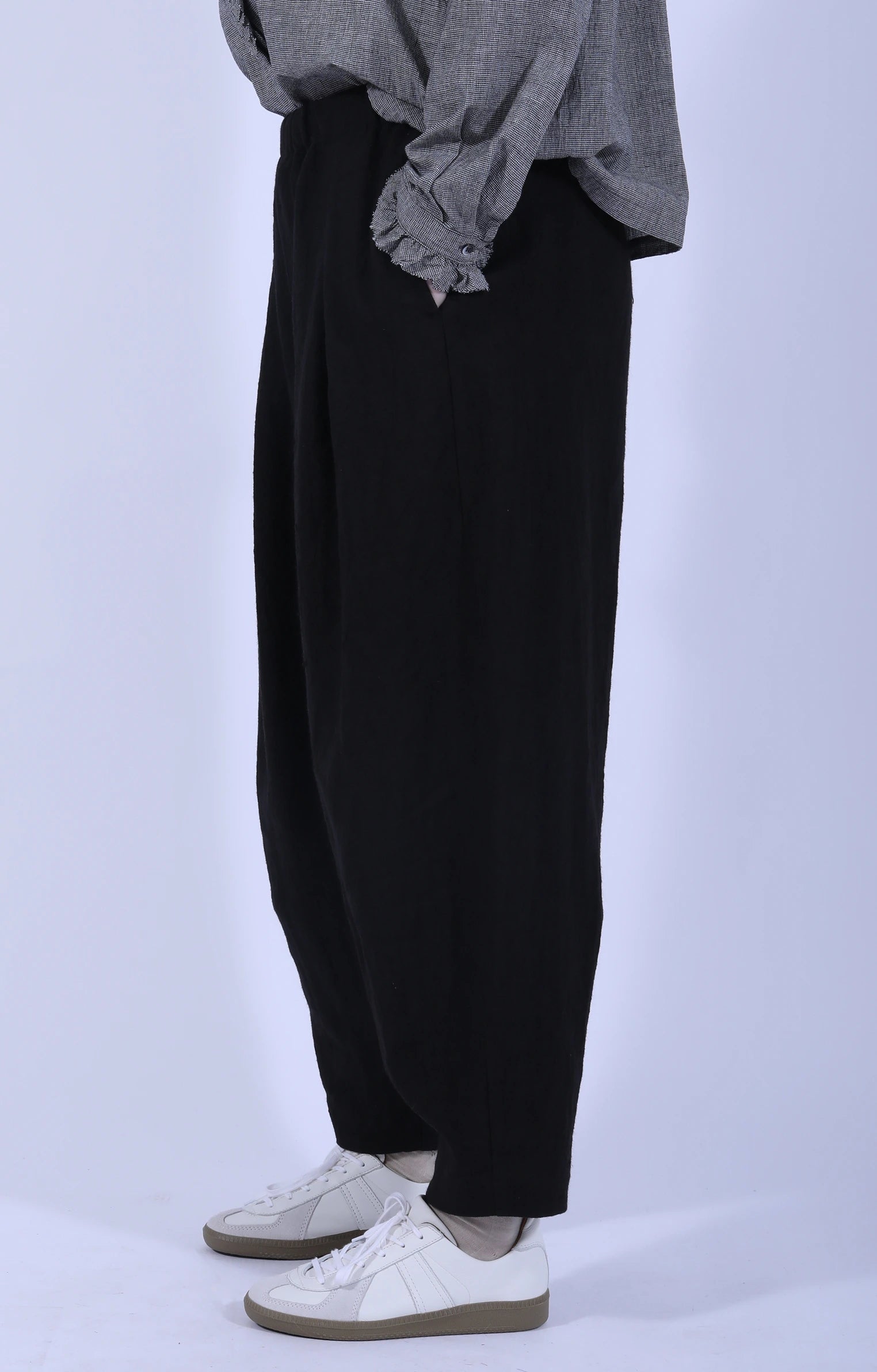 Tucked Tapered Pants Black