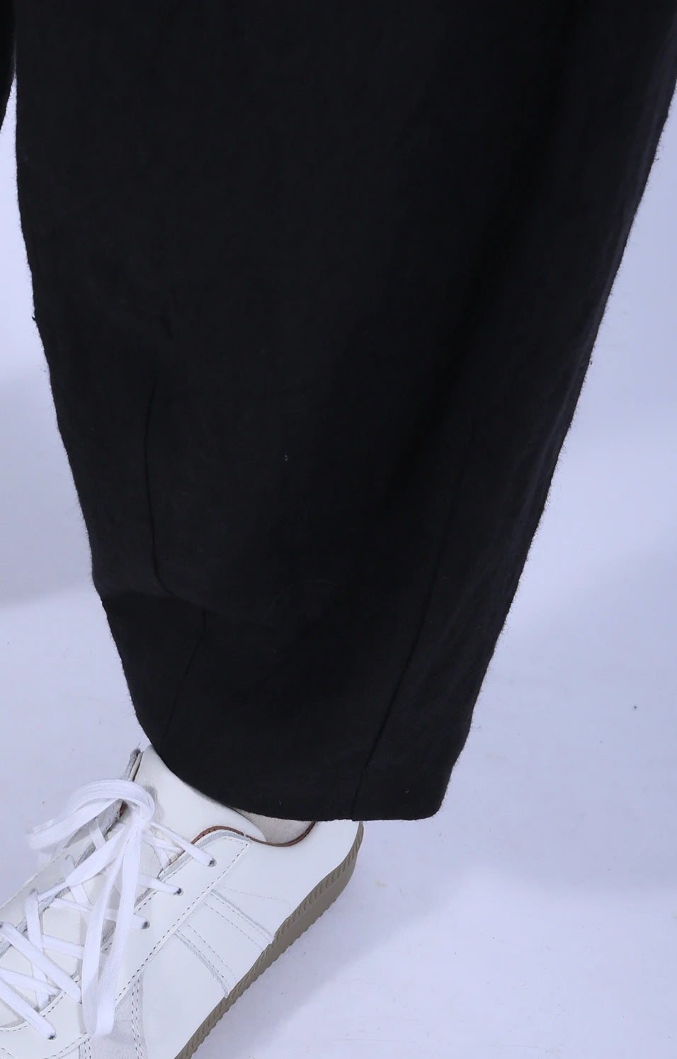 Tucked Tapered Pants Black