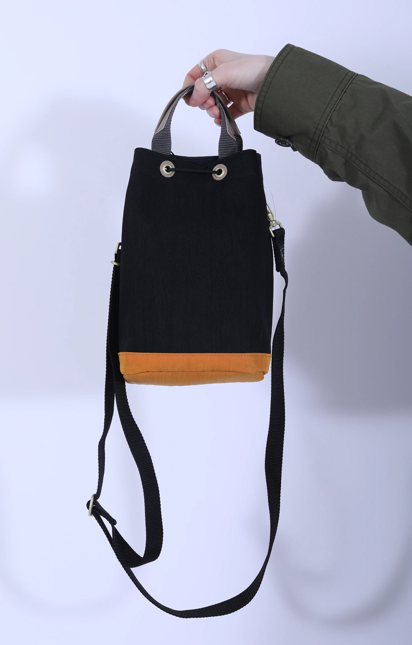 Link Drawstring Shoulder Bag Black