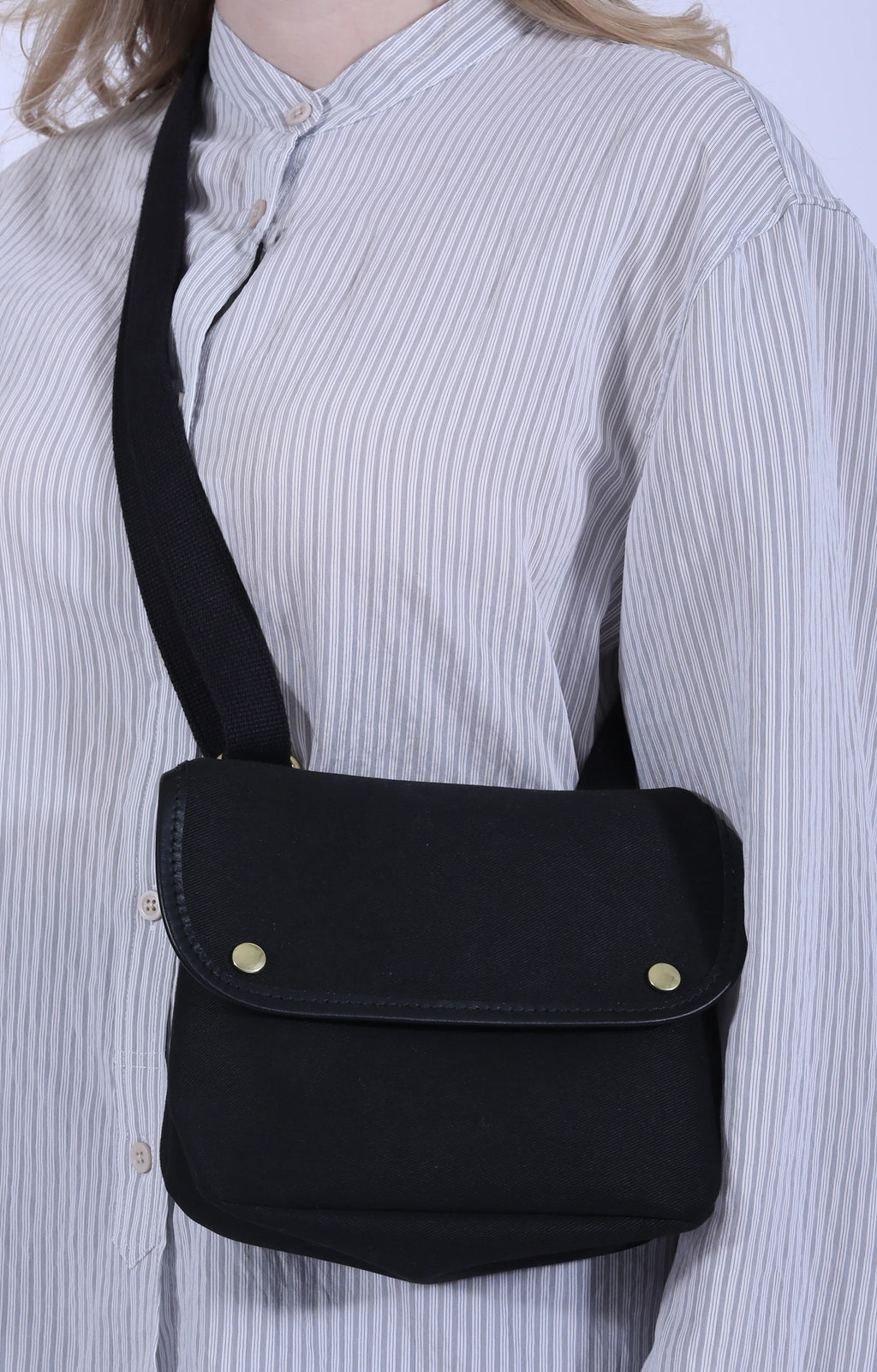 Avon Mini Black/Black