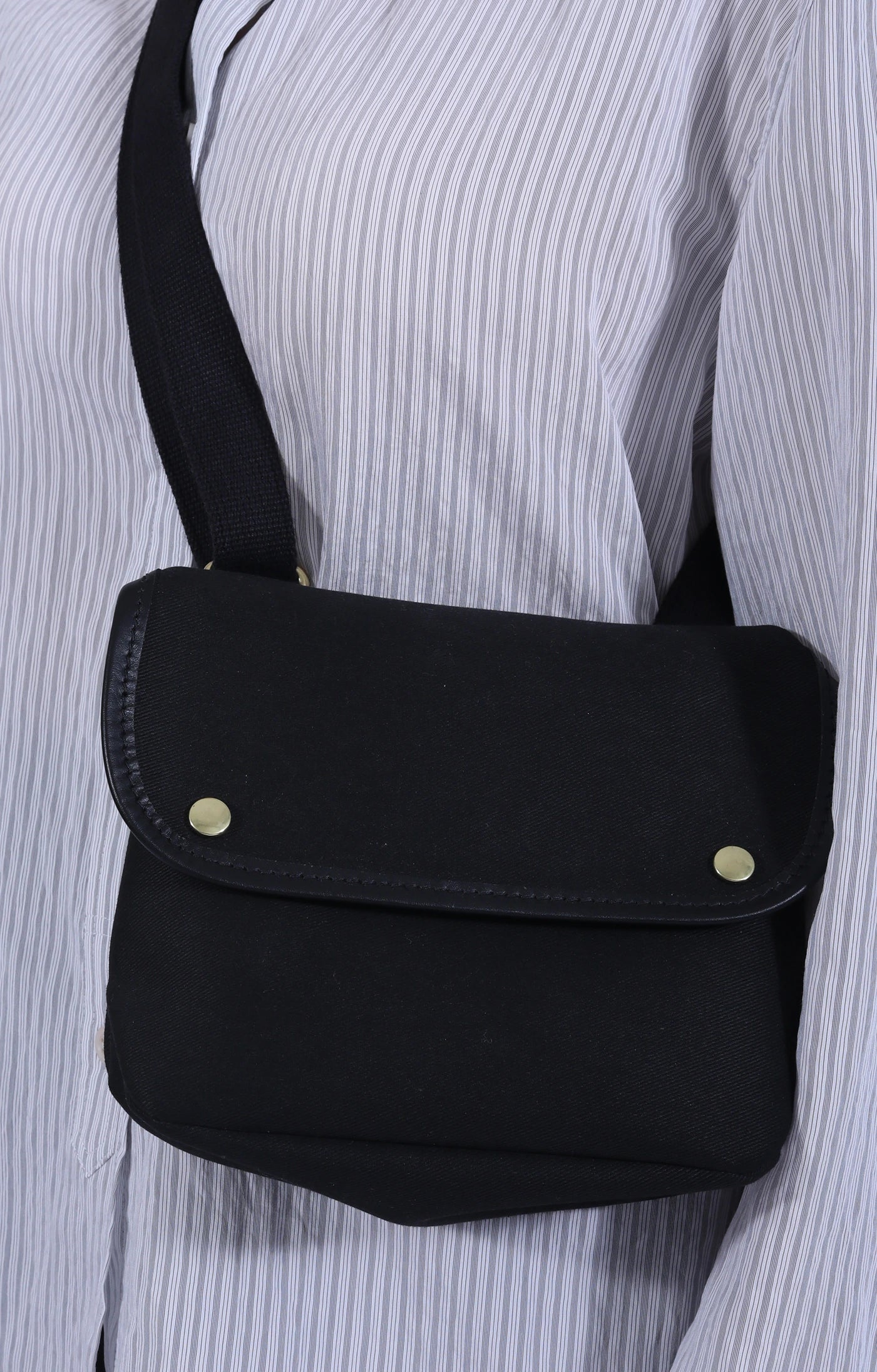 Avon Mini Black/Black
