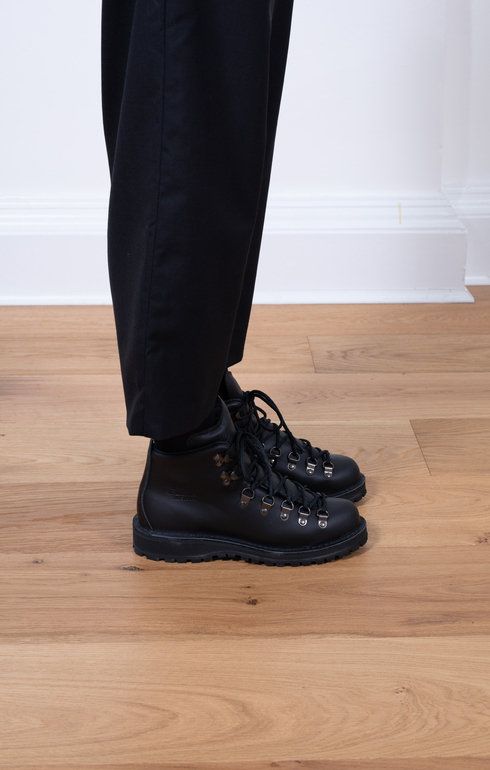 Mountain Light Black