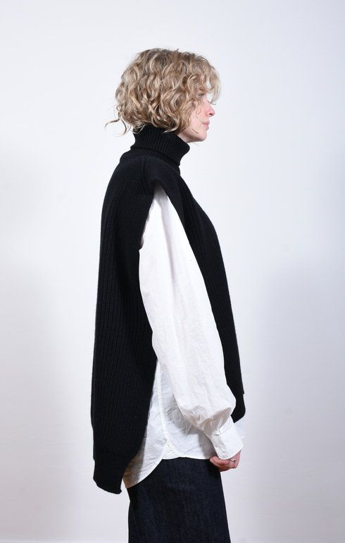 Meri Roll Neck Tabard Vest Nero
