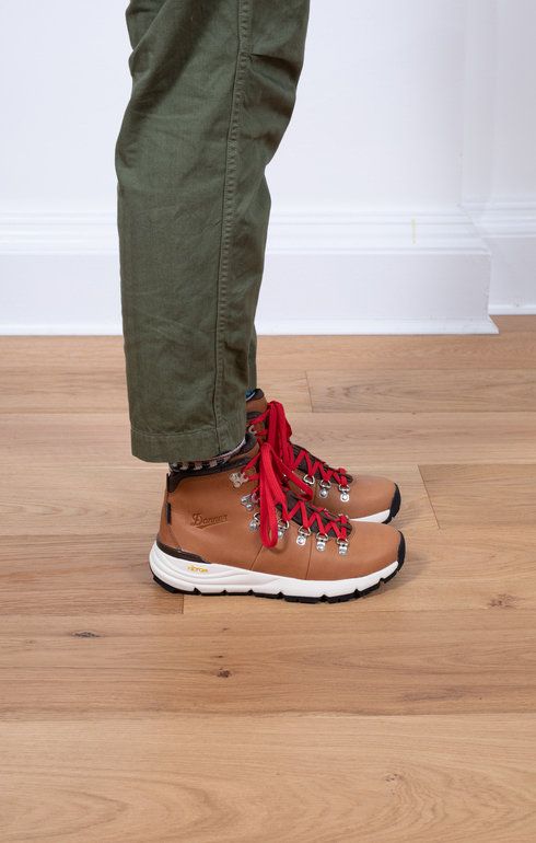 Mountain 600 Saddle Tan