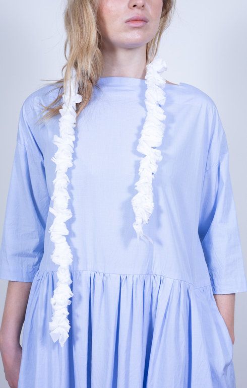 Frill Lei White