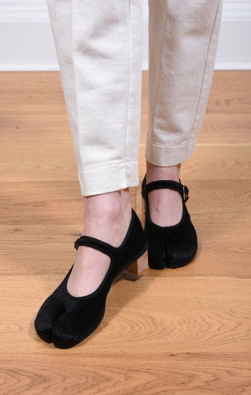 FU Tabi Mary Jane Pony Ness shoes Black
