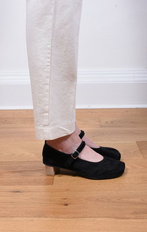 FU Tabi Mary Jane Pony Ness shoes Black