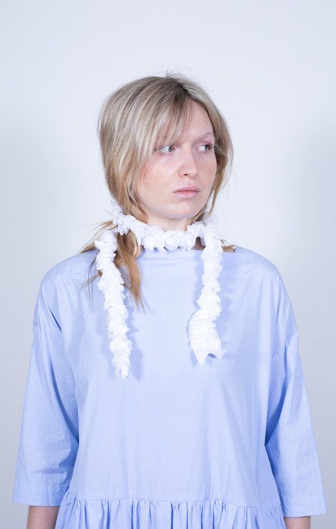 Frill Lei White