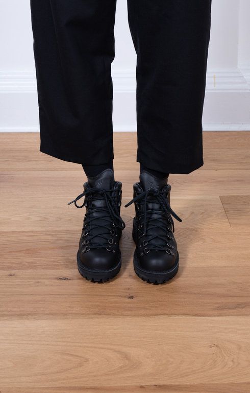 Mountain Light Black