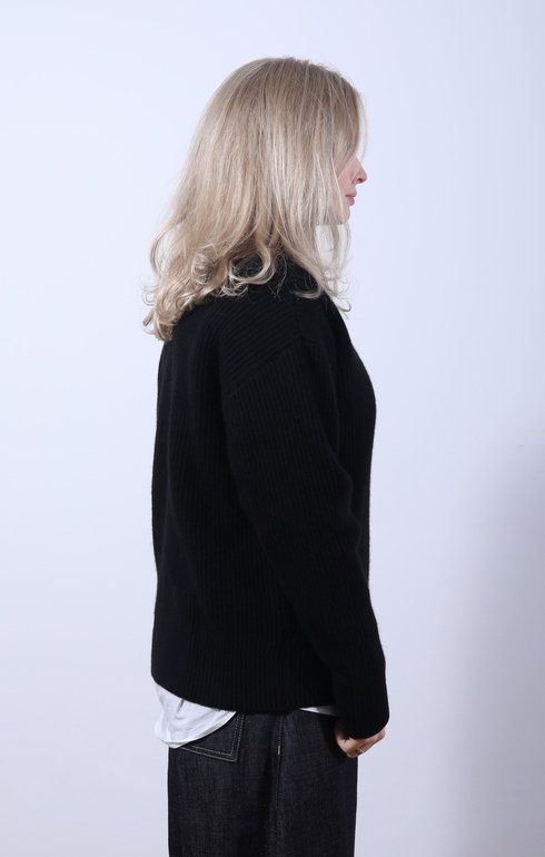 GB Women's Mock-neck Pullover Deep Black