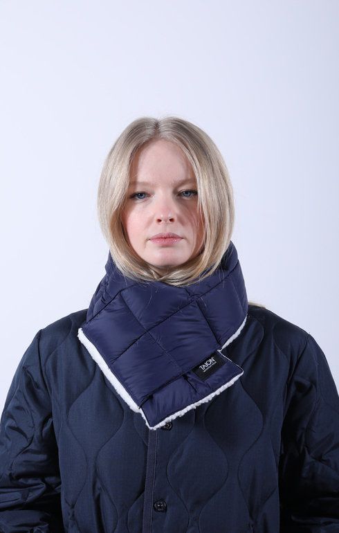 Mountain Down Boa Muffler- Navy x Ivory