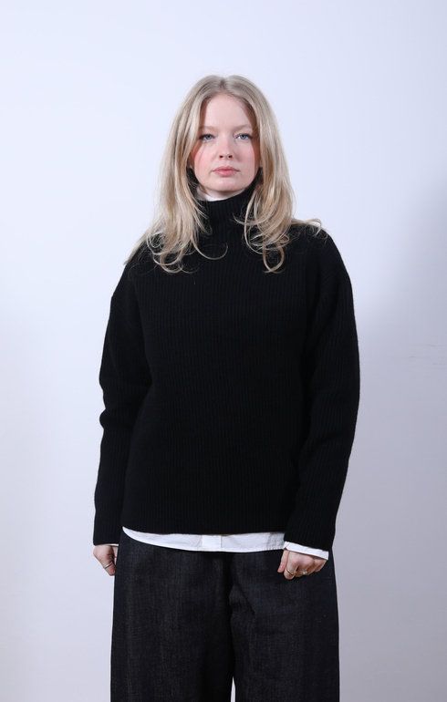 GB Women's Mock-neck Pullover Deep Black