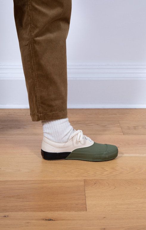 Shellcap Deck Hand Painted Olive/Black Sole
