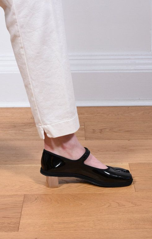 FU Tabi Mary Jane Patent Shoes Black