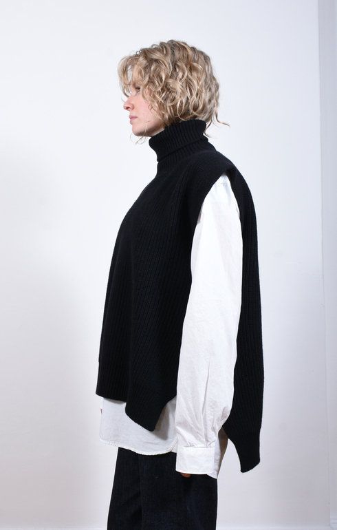 Meri Roll Neck Tabard Vest Nero