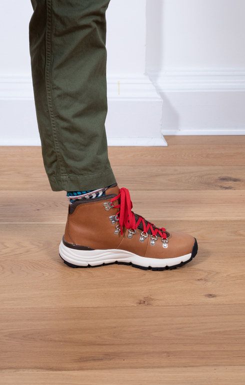 Mountain 600 Saddle Tan