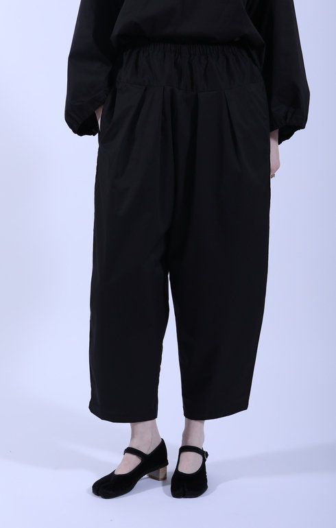 Oterro Relaxed Yoke Trousers Ebony