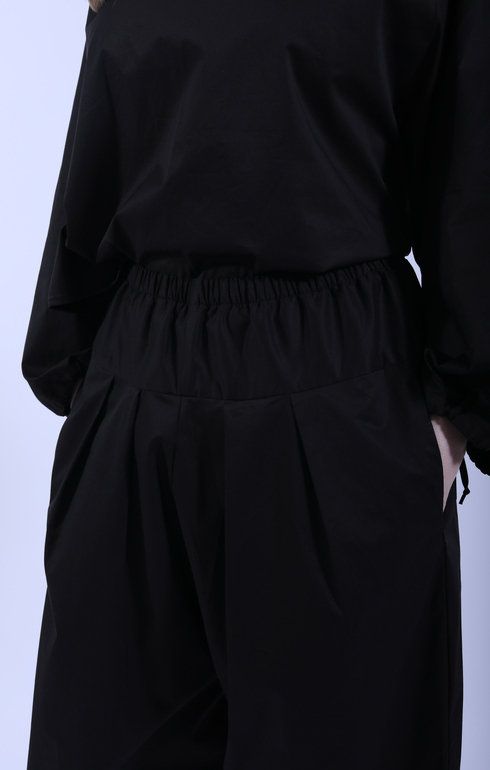Oterro Relaxed Yoke Trousers Ebony