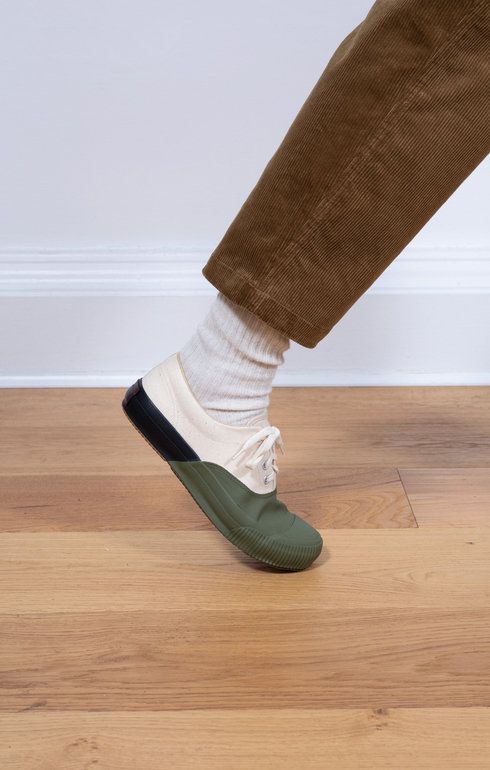 Shellcap Deck Hand Painted Olive/Black Sole