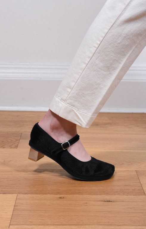 FU Tabi Mary Jane Pony Ness shoes Black