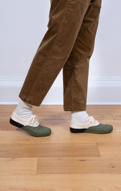 Shellcap Deck Hand Painted Olive/Black Sole