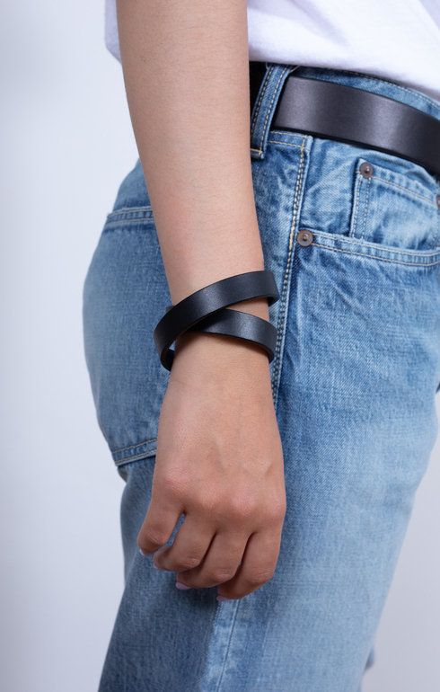 Double Wrap Wristband Black/Brass